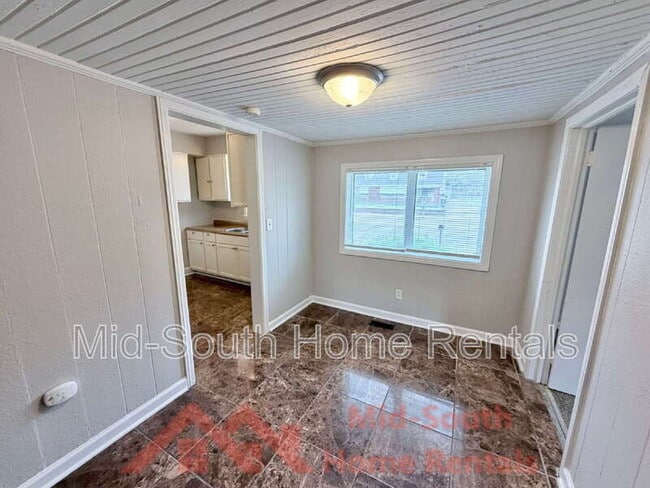 Building Photo - 1603 Delano Ave