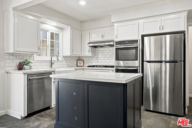 Building Photo - 110 S Elwood Ave