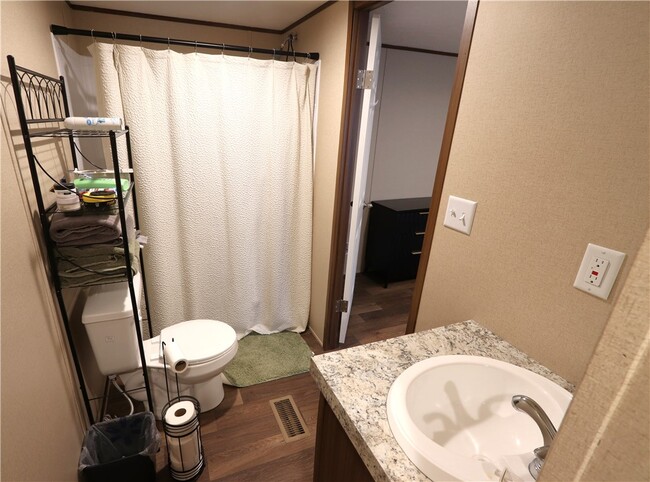 Building Photo - 1681 River Gardens Dr