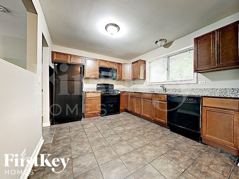 Building Photo - 42 Deerpath Rd