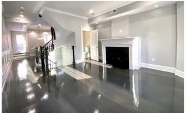 Primary Photo - 207 Green St