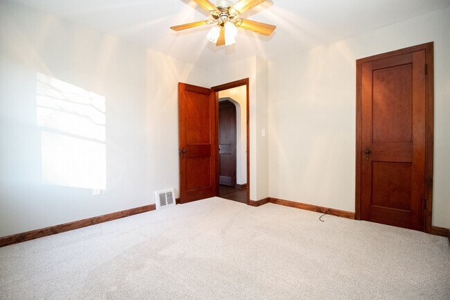 Building Photo - 423 W Capistrano Ave