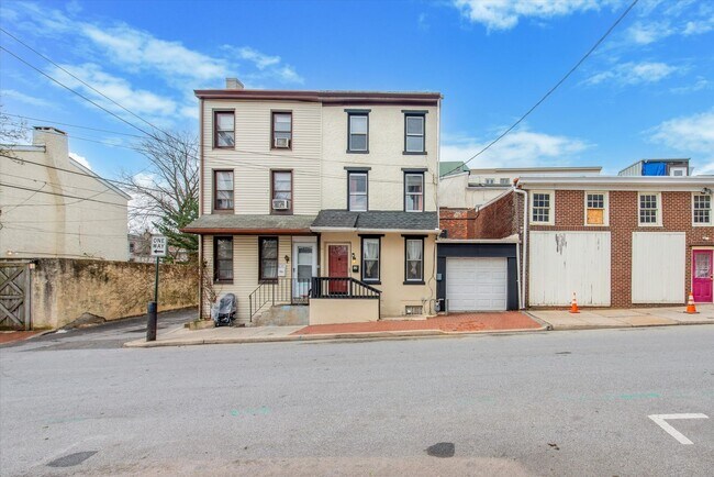Building Photo - Updated 3-bedroom, 1.5-bath home with a garage in the borough of West Chester!