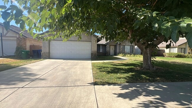 Primary Photo - (APPLICATION PENDING) East Lancaster Home