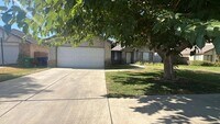 Building Photo - East Lancaster Home