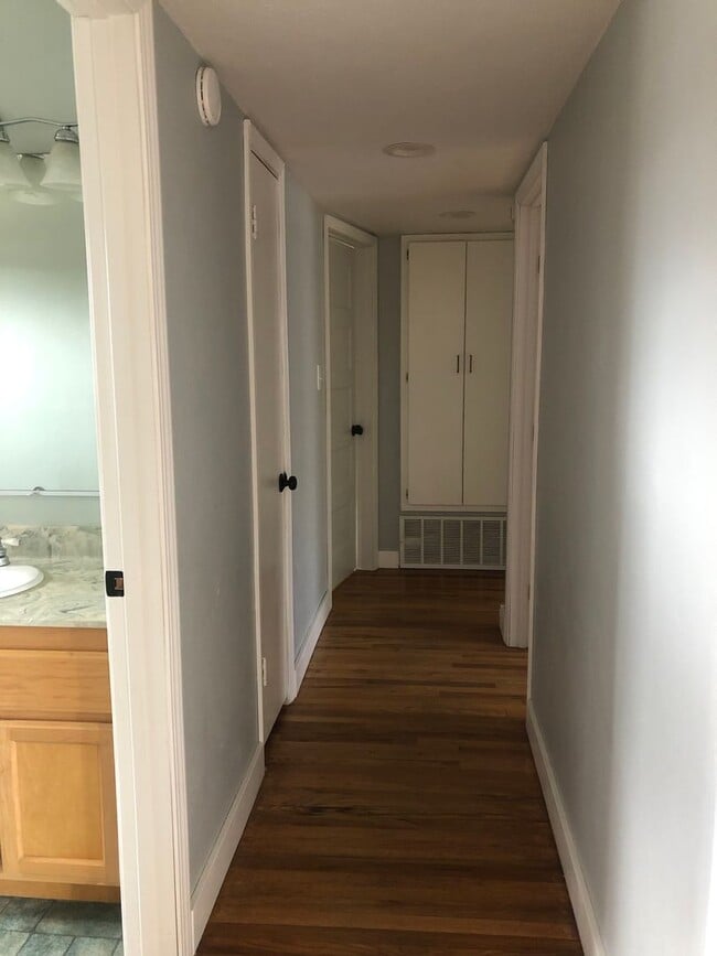 Building Photo - Charming Home w/ Large Yard - Available SOON