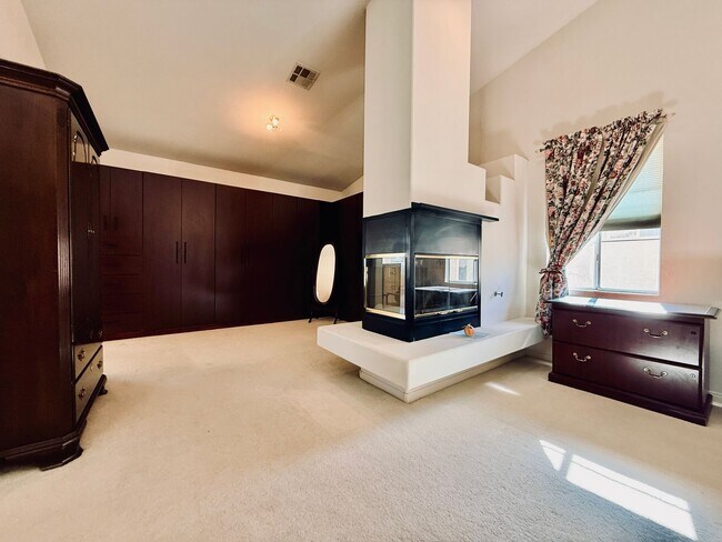 Building Photo - Partially furnished-Lovely 5 bedroom, 3 bath home in Legacy Master Series Community! $500 off fir...