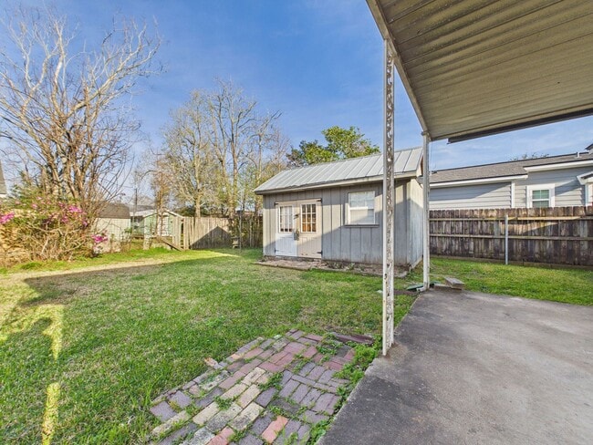 Building Photo - 714 St Thomas St