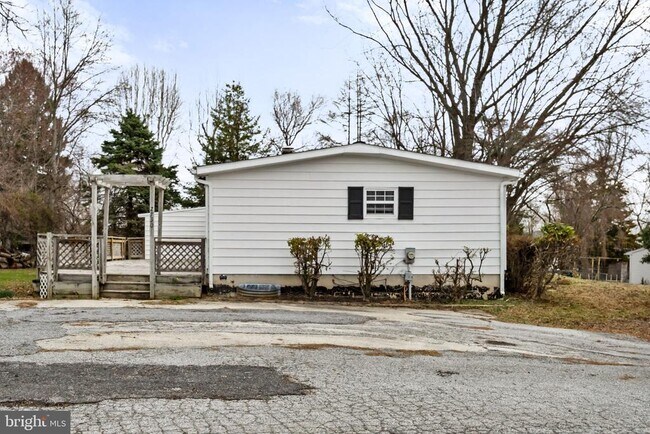 Building Photo - 2730 Old Cedar Grove Rd