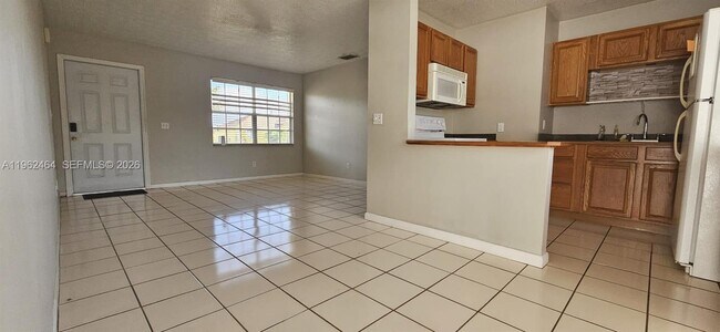 Building Photo - 613 SW Sandbar Terrace