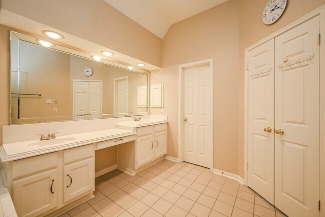 Building Photo - 1335 Remington Crest Dr