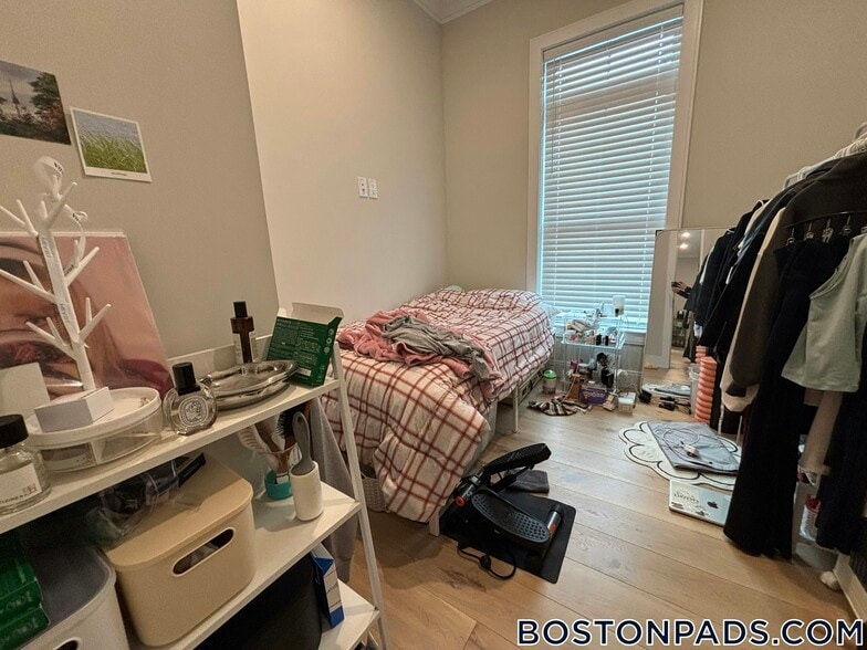 Building Photo - 157 Everett St