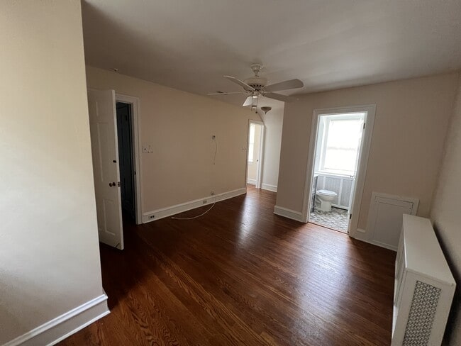 Building Photo - 134 Yew Rd