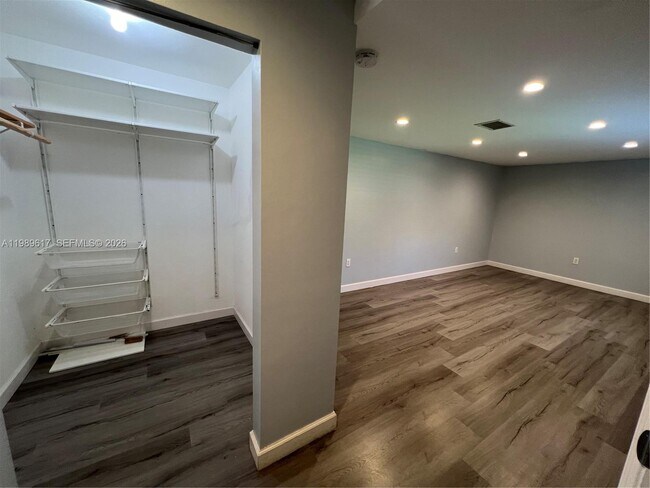 Building Photo - 432 Palmetto Dr