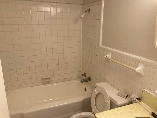 Building Photo - 1005 W Hickory St