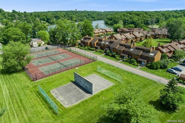 Building Photo - 422 Panorama Dr