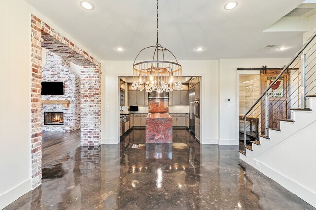 Building Photo - 3610 Oak Forest Dr