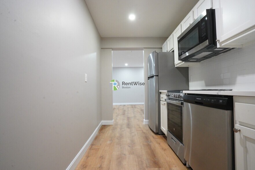 Building Photo - 394 Langley Rd