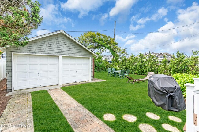 Building Photo - 1612 Ocean Ave N