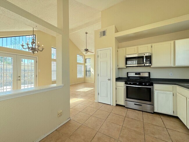 Building Photo - West El Paso 3bed/2Bath refrig A/C Home