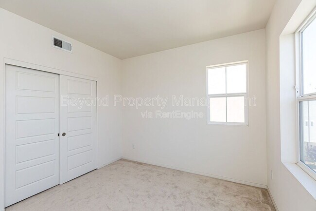 Building Photo - 5405 Beach Grass Ln