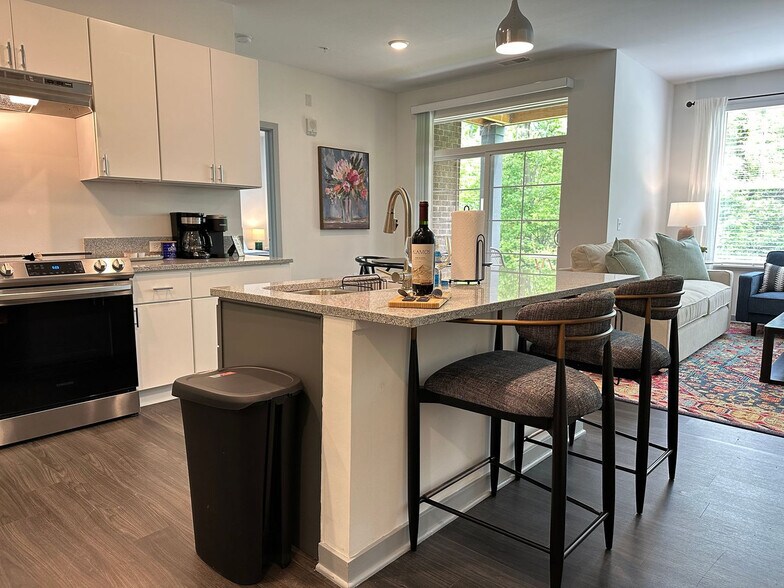 Building Photo - 5069 Aldersgate Dr