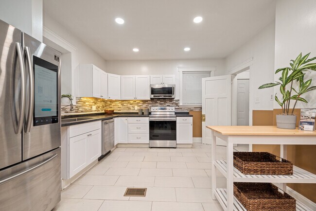 Building Photo - 215 E Mitchell Ave