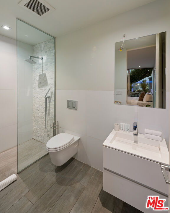 Building Photo - 7080 Mulholland Dr