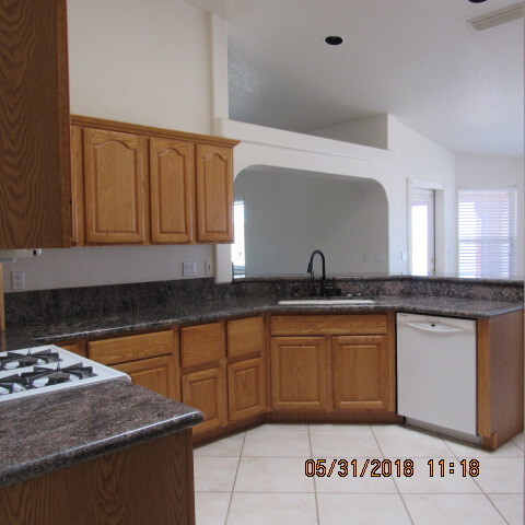 Building Photo - 3 Bedroom 2 bathroom 3 car garage