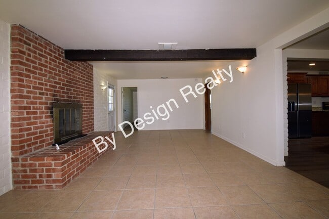 Building Photo - Pristine Remodeled Olive Grove 4 Bedroom 2...