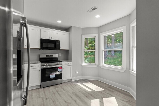 Building Photo - 233 Pine Ridge Rd