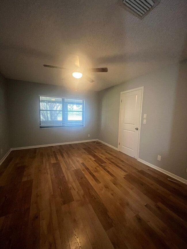 Building Photo - 5184 Jog Ln