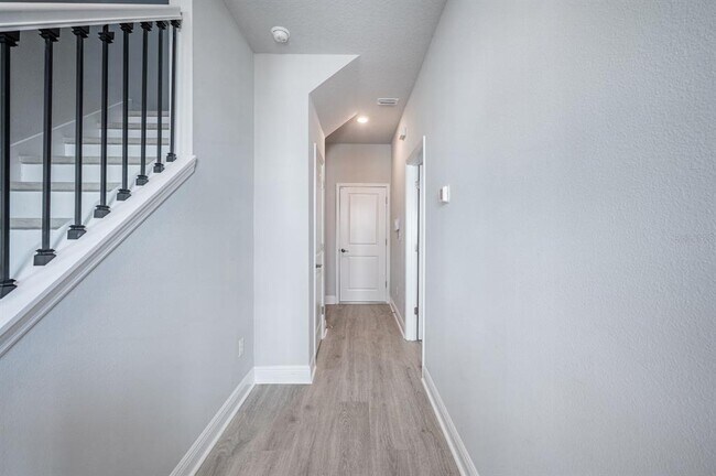 Building Photo - 2400 Ezzell Ct