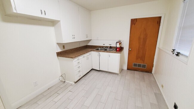 Building Photo - Residential/Office