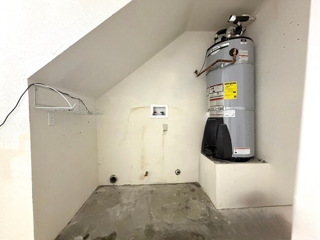 Building Photo - Stylish 2-Bedroom Condo in Gated Community with Balcony & Amenities