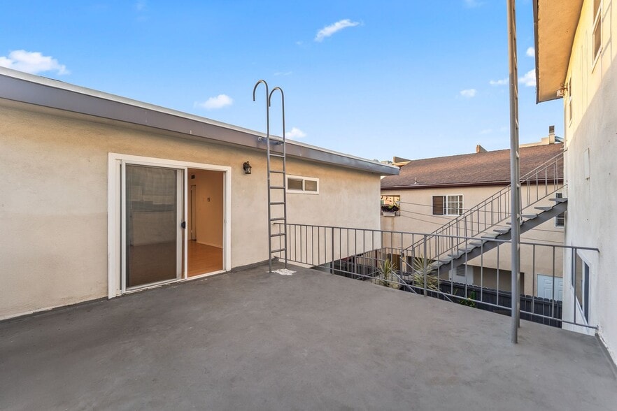 Building Photo - 5738 Woodman Ave