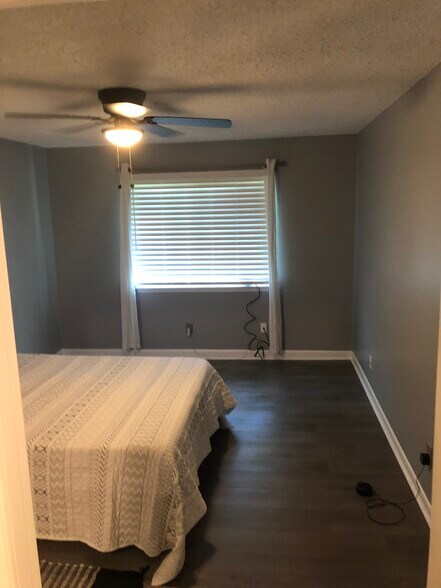 Master Bedroom - 911 Camelot Dr