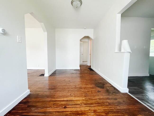 Building Photo - Detached Garage