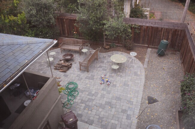 Building Photo - 5558 Claremont Avenue