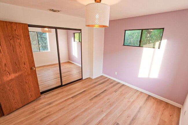 Building Photo - Modern 3 Bed Home for Rent in Riverside CA 92507 Garage Available