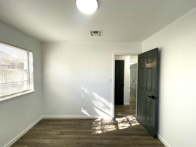 Building Photo - 5304 Monte Pl