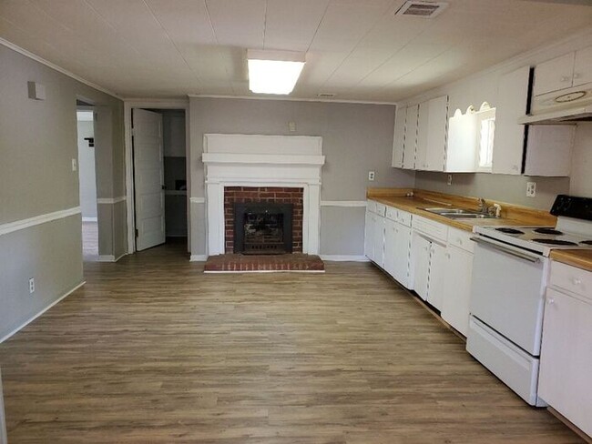 Building Photo - AVAILABLE NOW!! Duplex in Boiling Springs ...