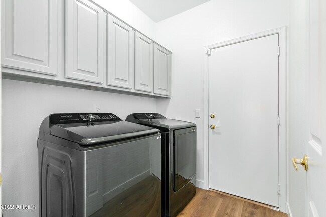Building Photo - 13232 W Edgemont Ave