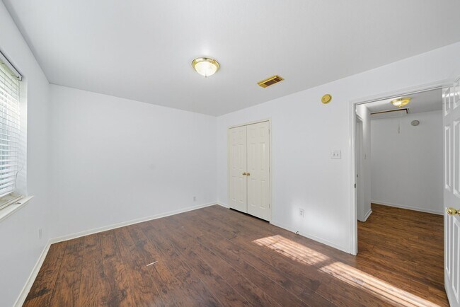 Building Photo - 13130 Yaupon Holly Ln