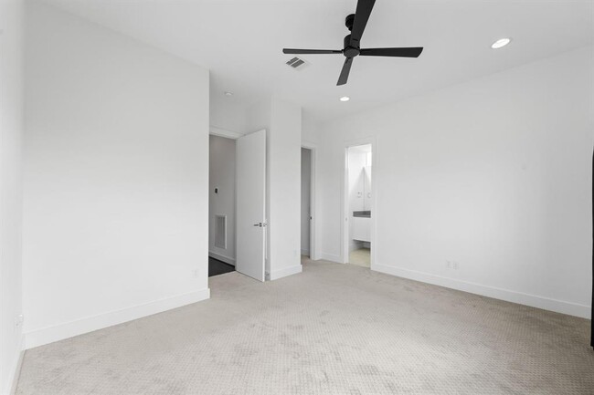 Building Photo - 2851 Decker Pl.