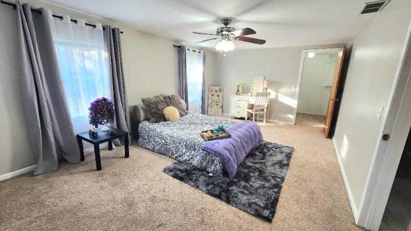 Building Photo - 726 Michigan St