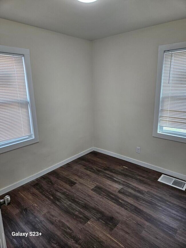 Building Photo - Newly rehabbed home