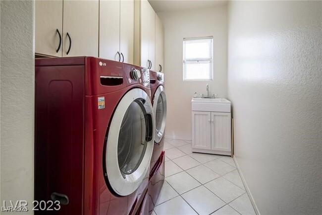 Building Photo - 3033 Highland Falls Dr