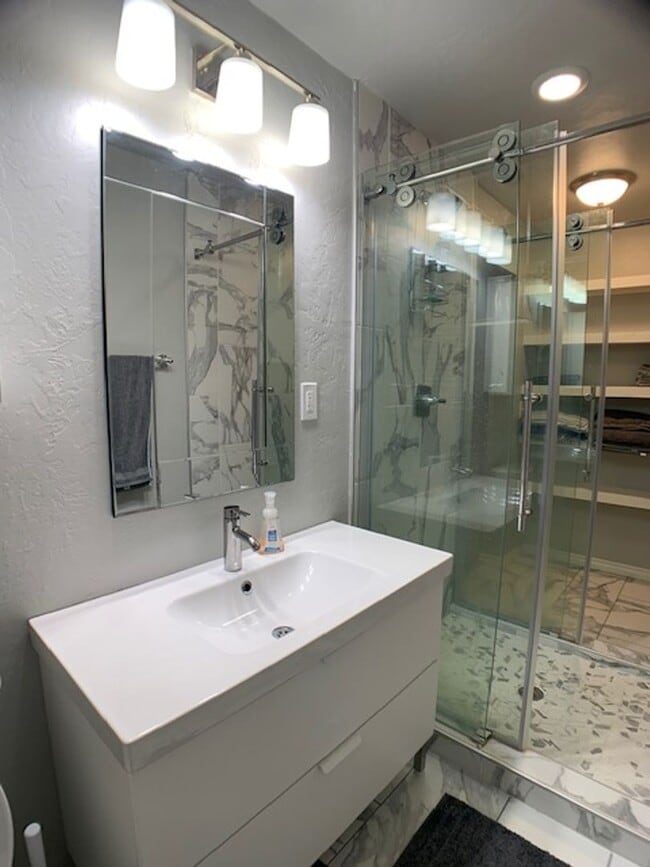 Building Photo - 3 Bed Home OKC - Move in Deposit-Free! (If Qualified)