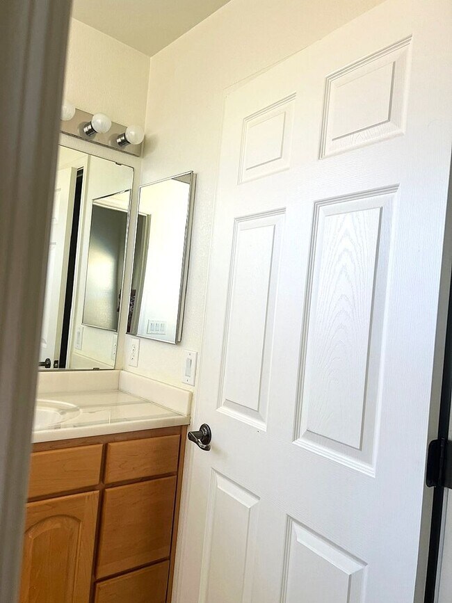 Building Photo - 4539 Redwood St